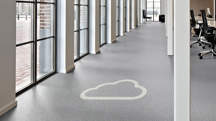 Luminous floors de Philips Lighting se conecta con el sistema de gestión de edificios a través de la nube.