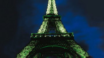 Torre Eiffel iluminada con Philips Architainment