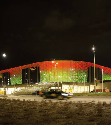 Fachada que cambia de color en Friends Arena (Suecia) 