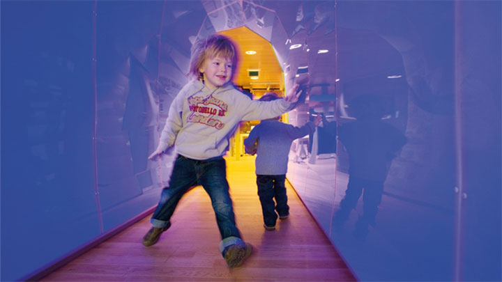 Túnel de experiencia LED de Philips Lighting en el hospital Ronald McDonald VU, Ámsterdam
