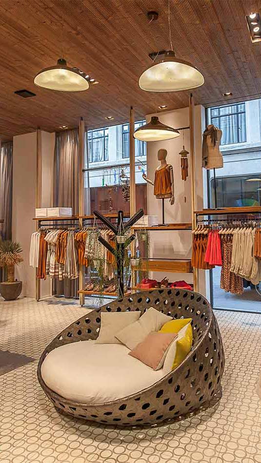 Tienda bien iluminada con iluminación de acento - PerfectAccent de Philips