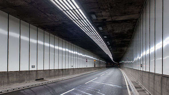 Túnel Meir alumbrado con iluminación para túneles Philips