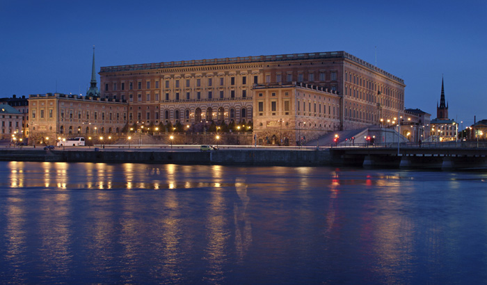 El sistema de proyección de luz blanca de Philips realza los detalles decorativos del Palacio Real de Estocolmo, Suecia