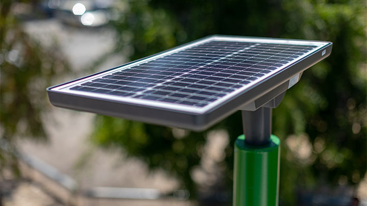 Ejemplo una luminaria LED solar al aire libre. Consigue la luz solar exterior con las luminarias LED solares de Philips.