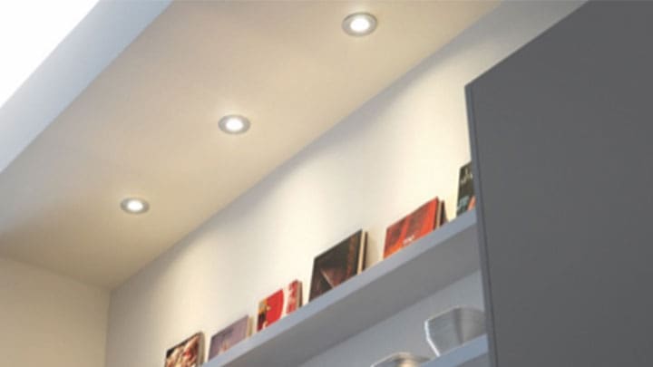 Focos LED de Philips para resaltar una librería