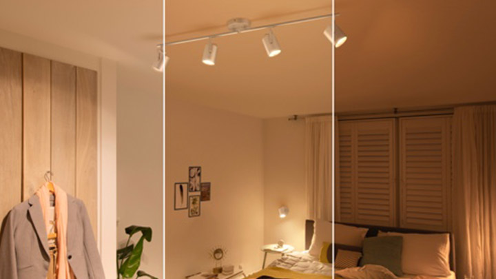 Una habitación dividida en tres entornos distintos, cada uno de ellos con su propio tipo de iluminación