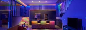 Habitación equipada con iluminación LED inteligente conectada con WiZ